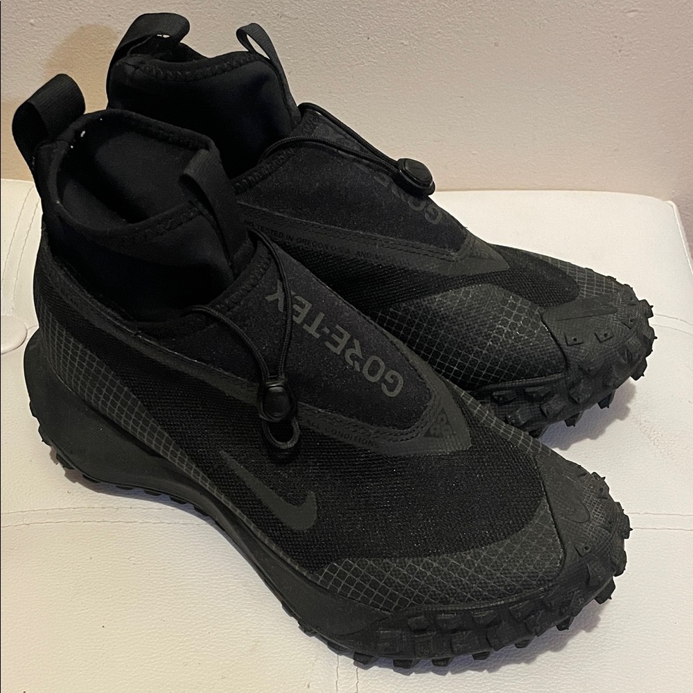 Nike Black Gore-Tex Athletic Shoes